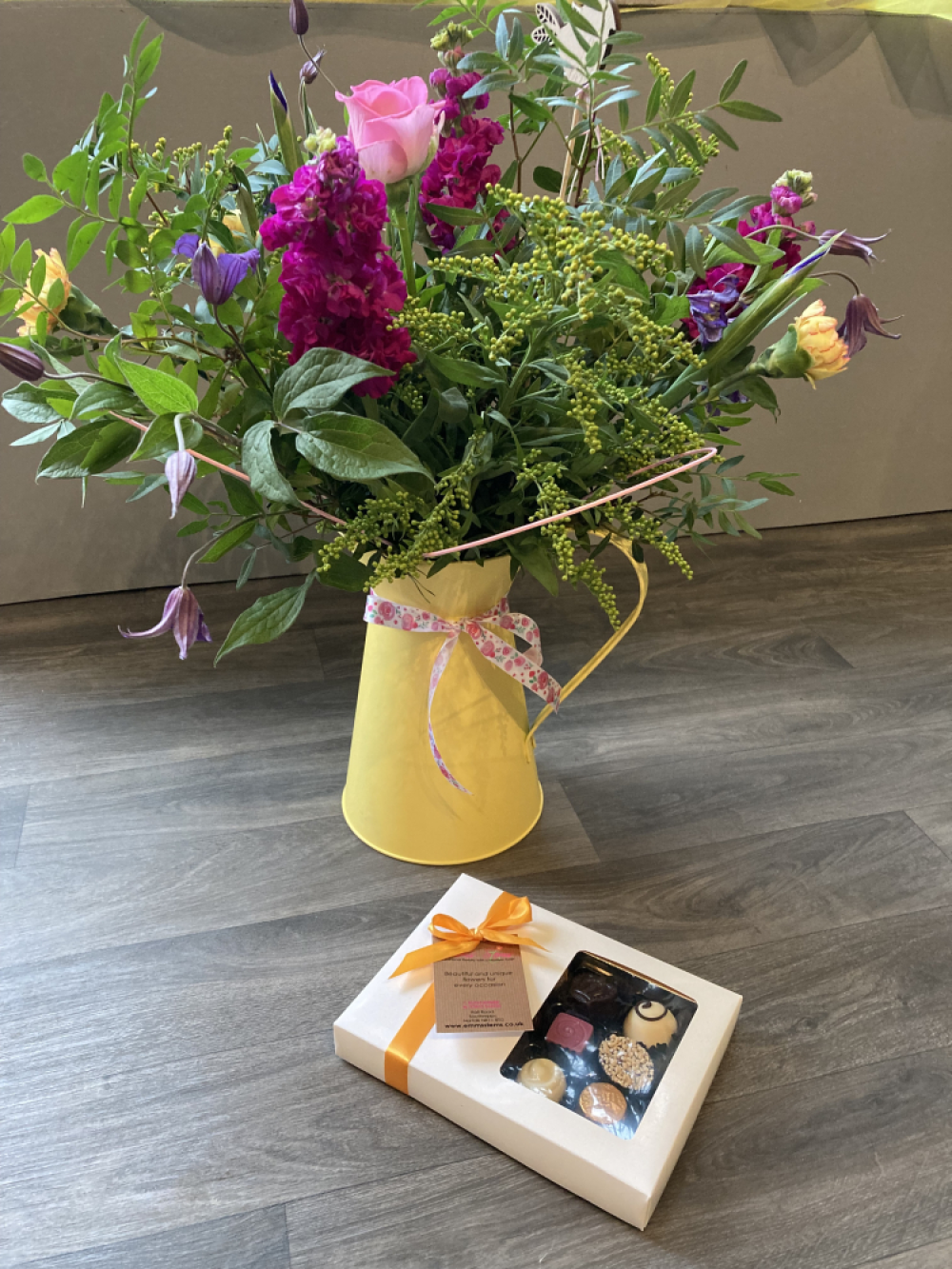Jug Gift & Chocolates