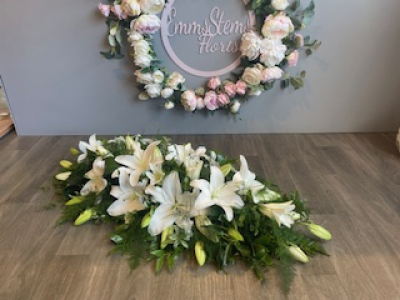 White Lily Casket Spray - Beautiful Lily Casket Spray
Standard- 3ft
Medium- 4ft
Large -5ft