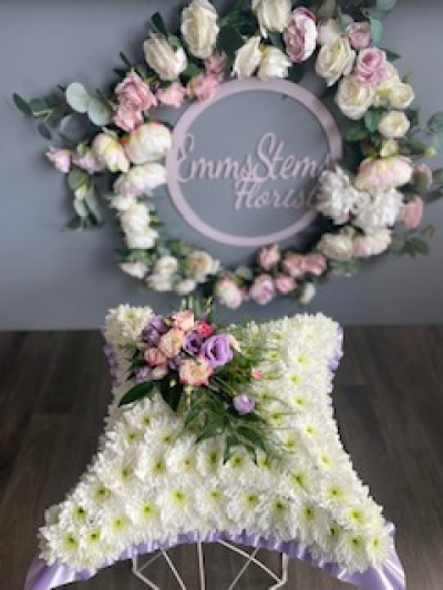 Cushion - Traditional Cushion with Lilac & Pink spray on a white base.
Standard- 15"
Medium -18"